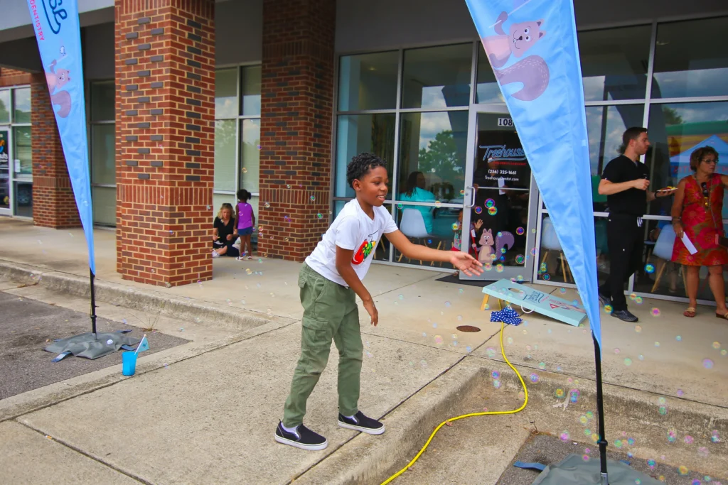 imageye___-_imgi_32_63373b5fb7c6f2db4ade9104_srd-ribbon-cutting-316